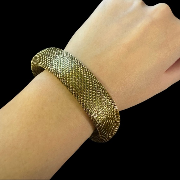 ✨Gorgeous Gold Plated Mesh Bracelet - Picture 2 of 2